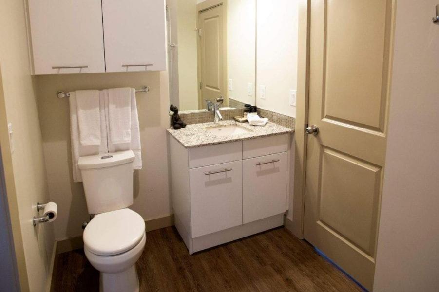 Mayfair Luxe Suites Premium By Corporate Stays Edmonton Extérieur photo