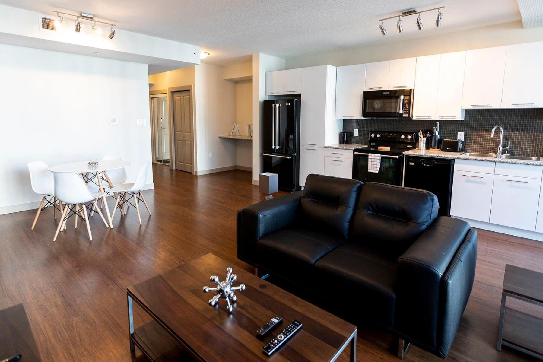 Mayfair Luxe Suites Premium By Corporate Stays Edmonton Extérieur photo