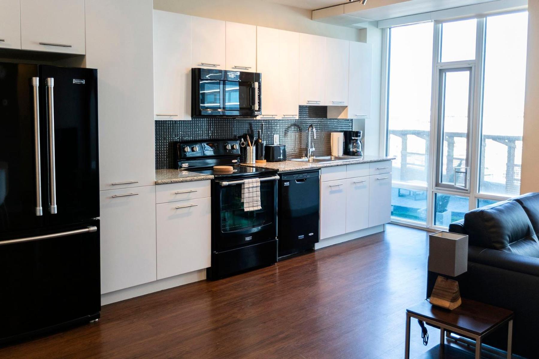 Mayfair Luxe Suites Premium By Corporate Stays Edmonton Extérieur photo