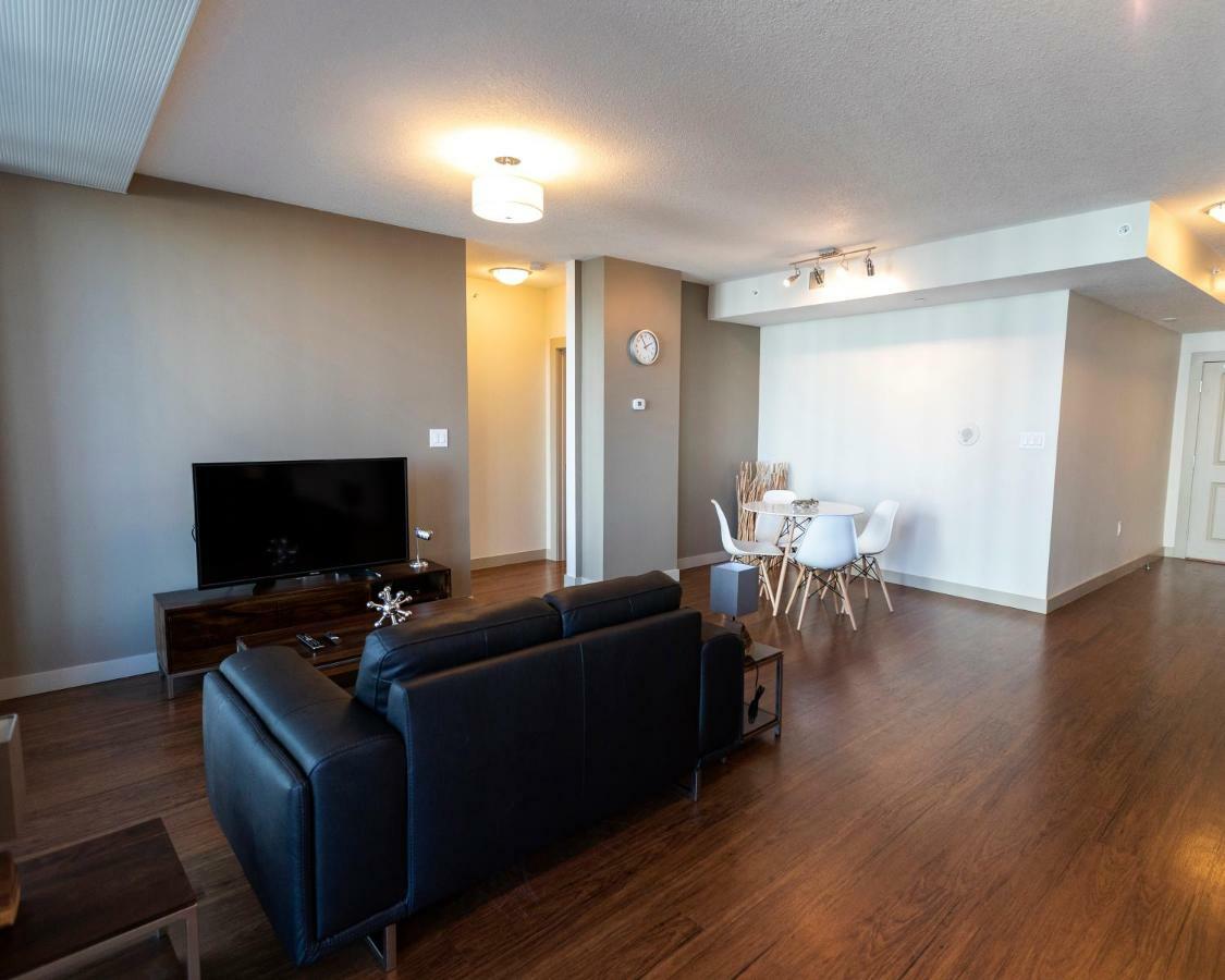Mayfair Luxe Suites Premium By Corporate Stays Edmonton Extérieur photo